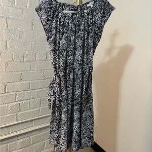 LC Lauren Conrad navy blue and white floral midi dress w/ waist tie - size large